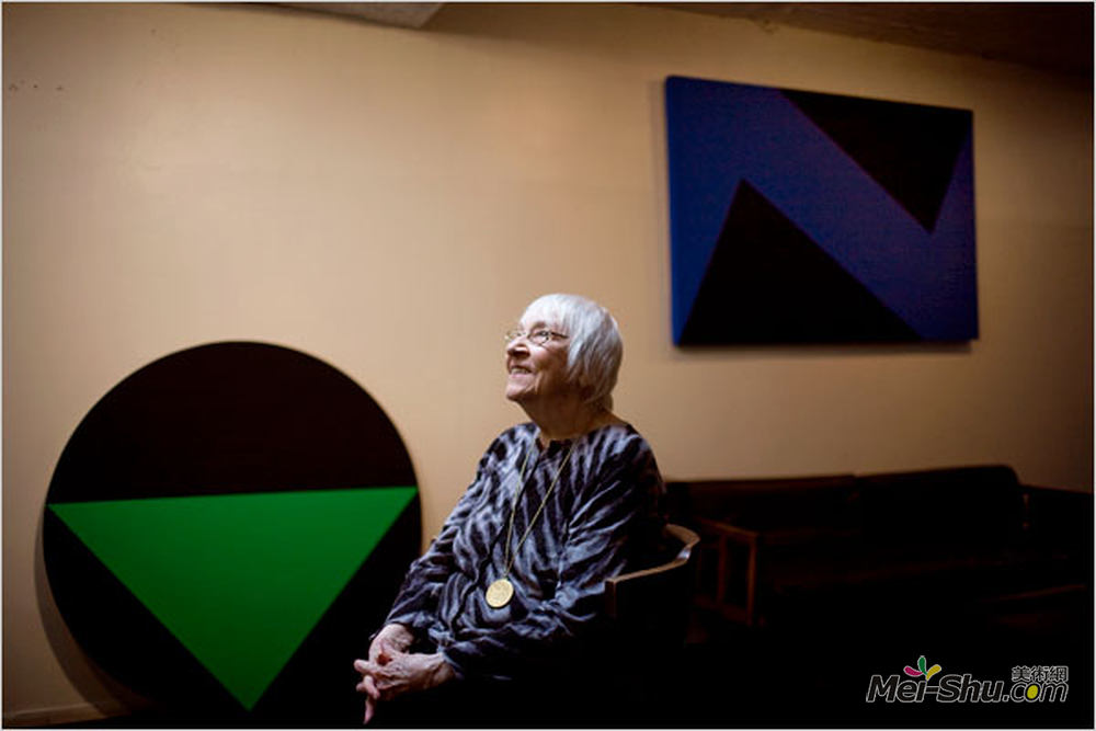 卡门埃雷拉(Carmen Herrera)