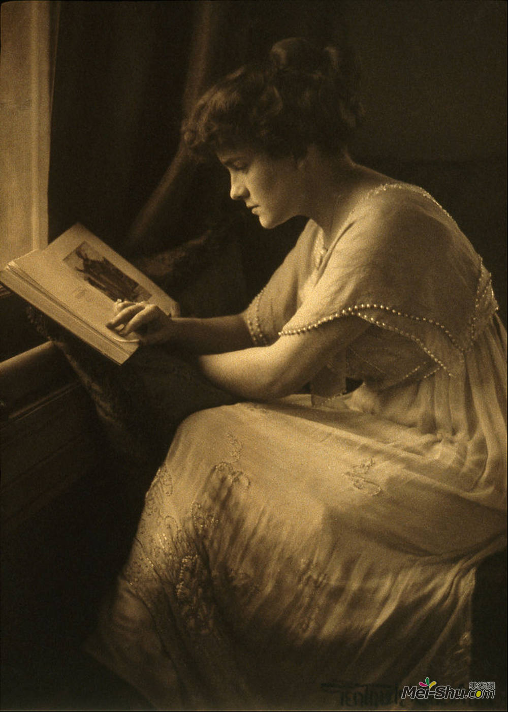 格特鲁德·卡斯比尔(Gertrude Kasebier)高清作品《Portrait of Martine McCulloch》