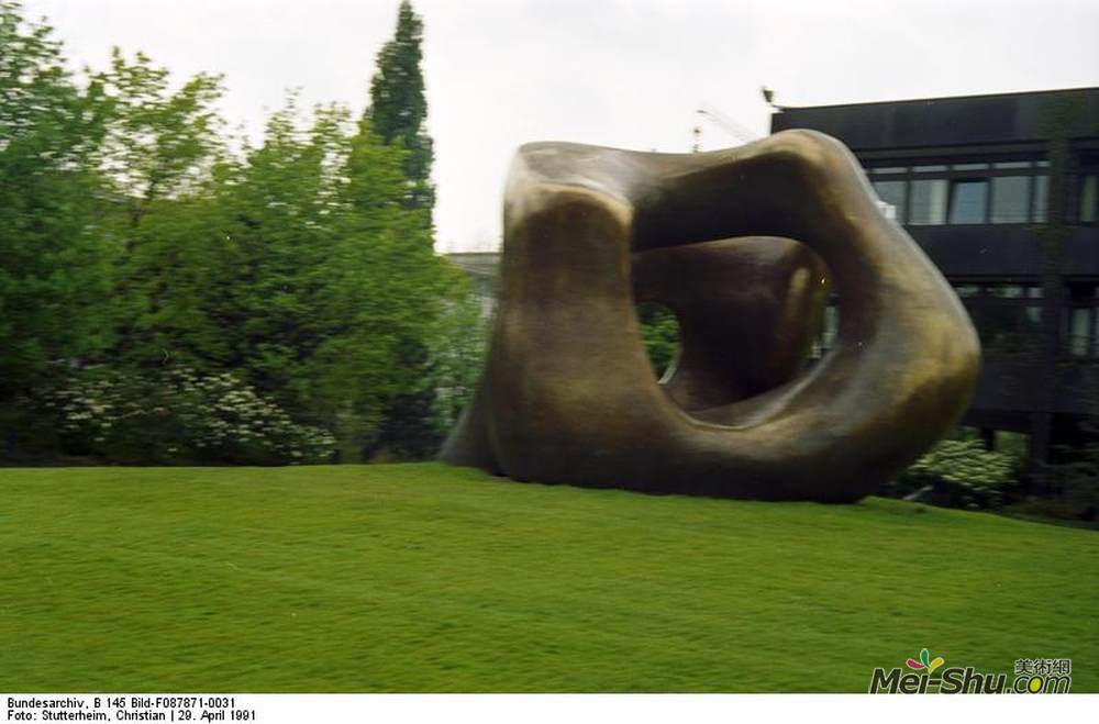 亨利·摩尔(Henry Moore)高清作品《两种形式》