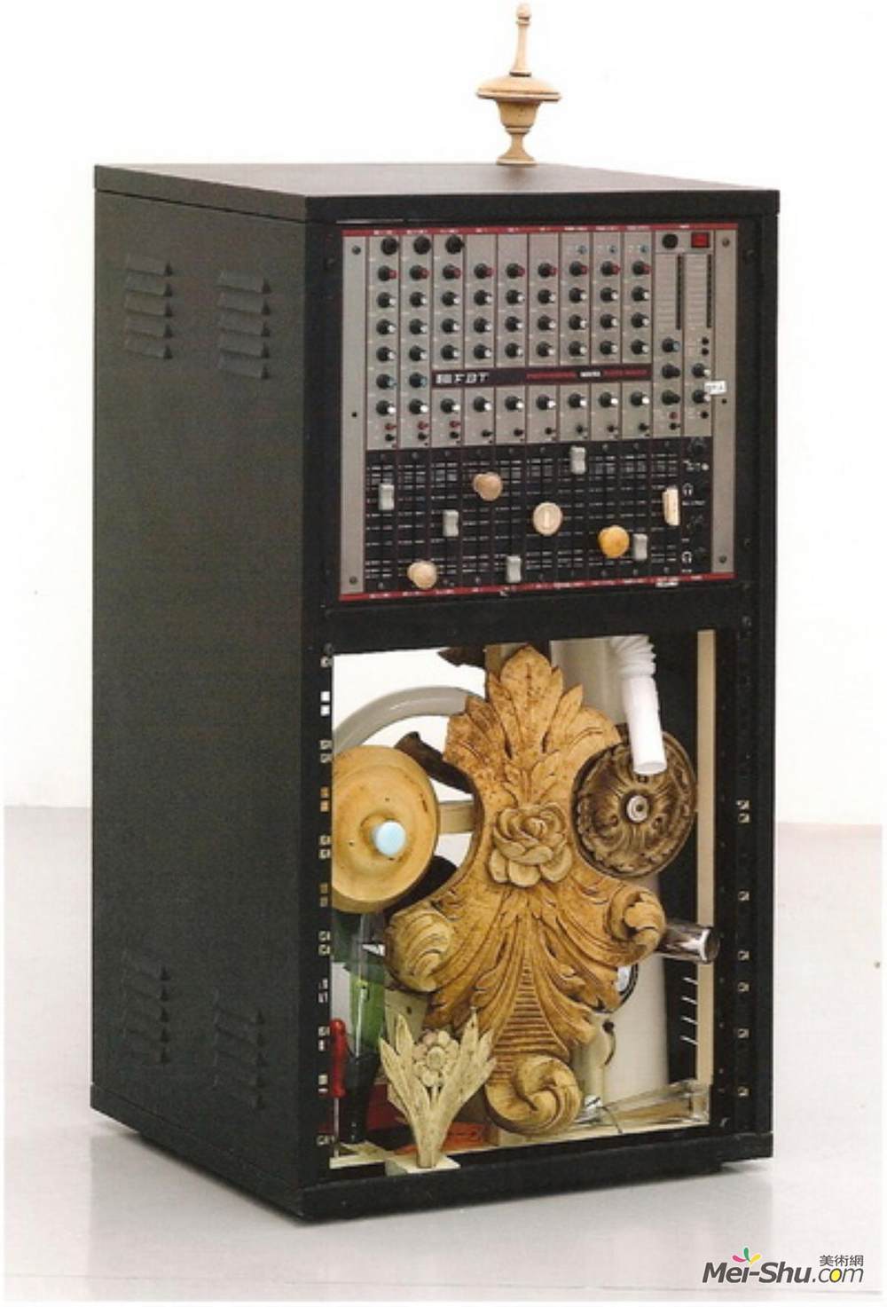 吉米·达拉谟(Jimmie Durham)高清作品《你不能在封面下任命法官》