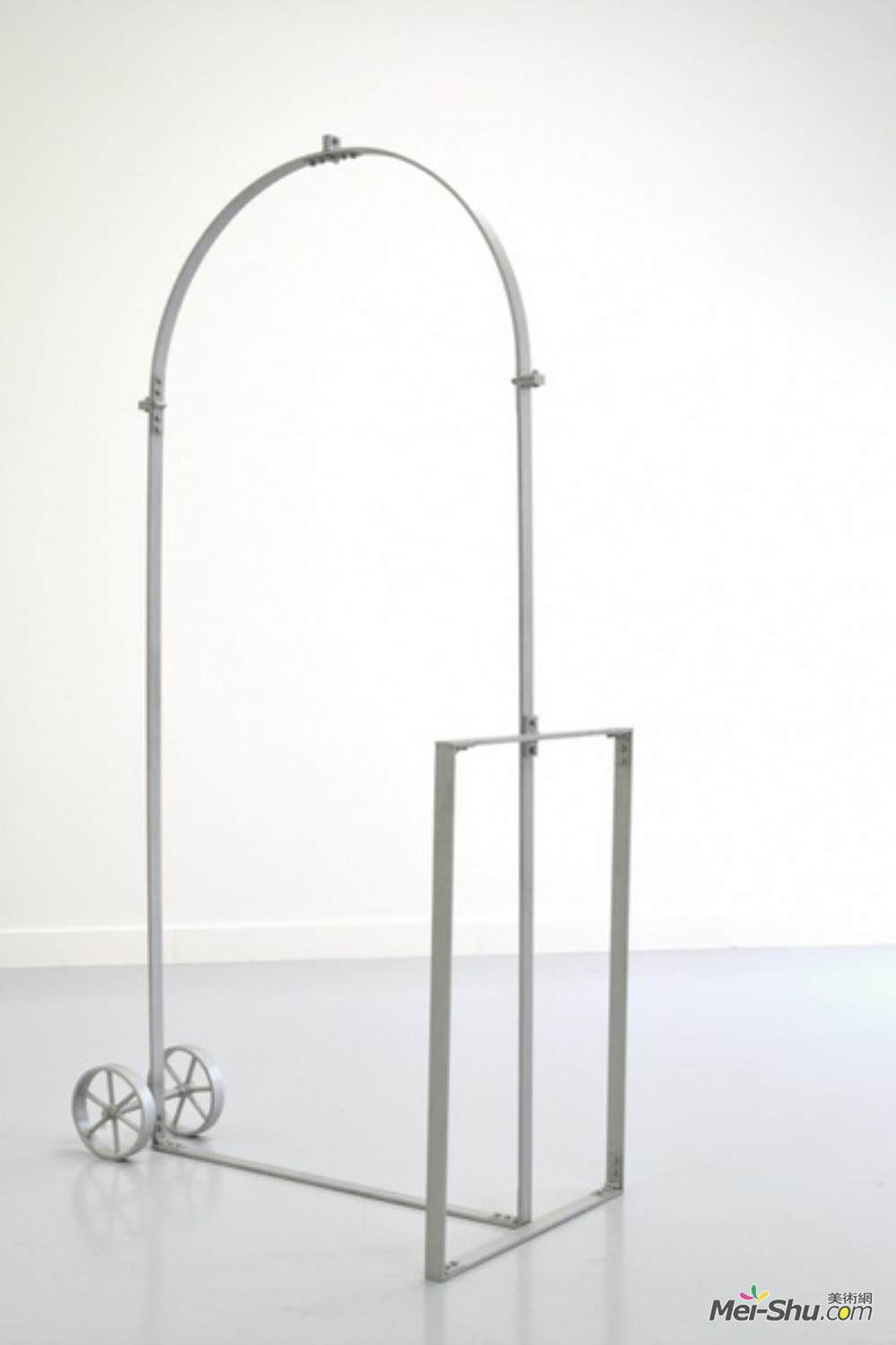 吉米·达拉谟(Jimmie Durham)高清作品《个人用凯旋门（灰色）》