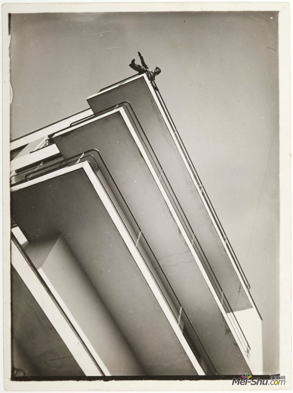 拉兹洛?莫霍利-纳吉(Laszlo Moholy-Nagy)高清作品《Xanti Schawinsky on a Bauhaus balcony》