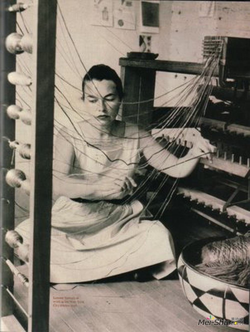丽诺尔陶尼(Lenore Tawney)