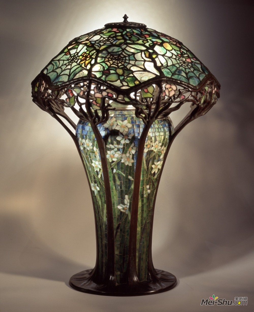蒂凡尼(Louis Comfort Tiffany)高清作品《图书馆灯。蛛网设计》