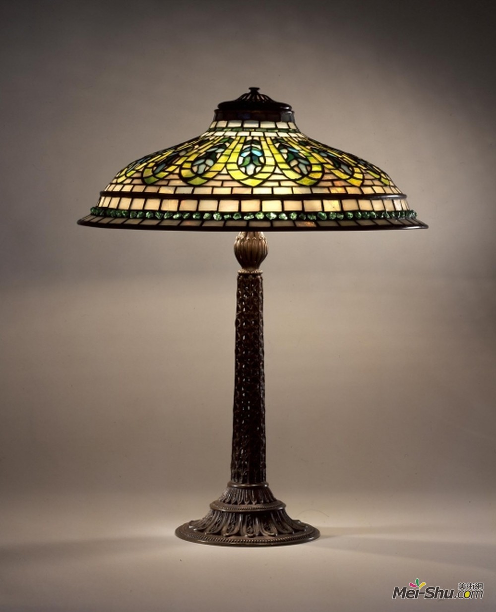 蒂凡尼(Louis Comfort Tiffany)高清作品《图书馆灯。印度水烟设计》