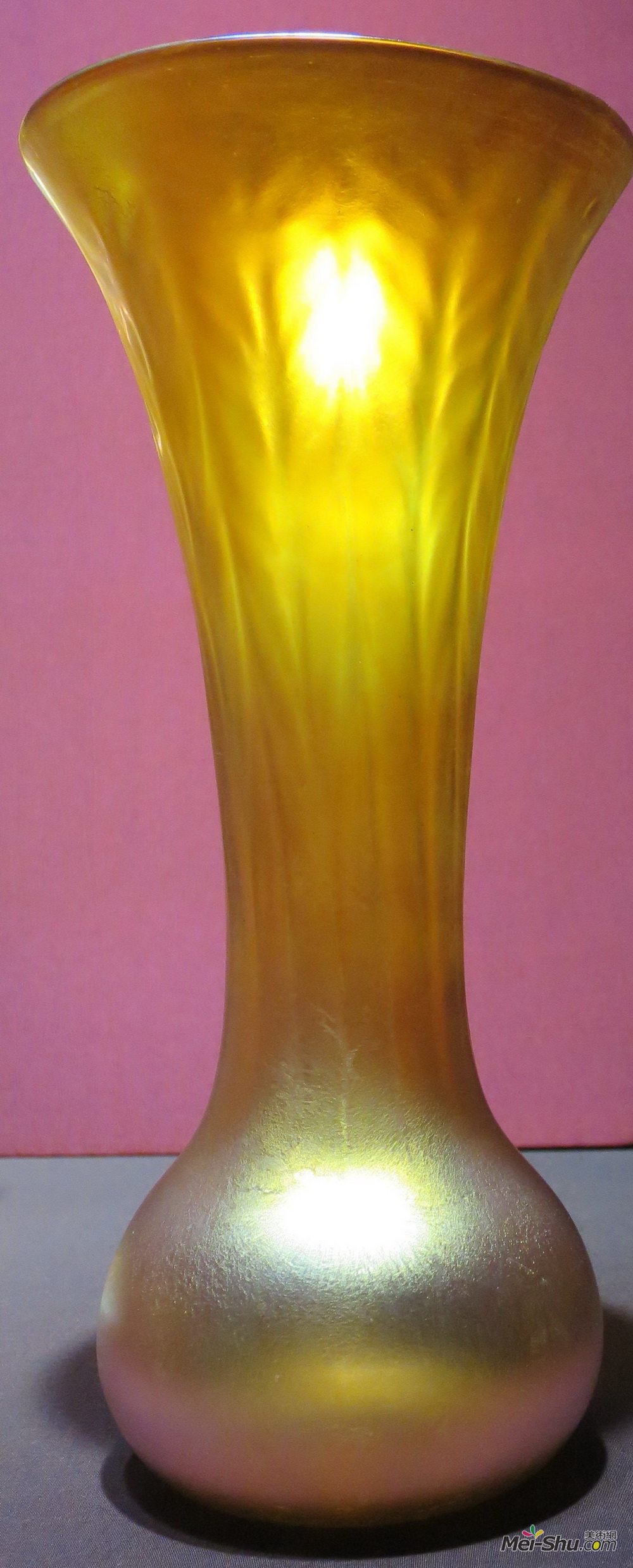 蒂凡尼(Louis Comfort Tiffany)高清作品《长颈玻璃花瓶》