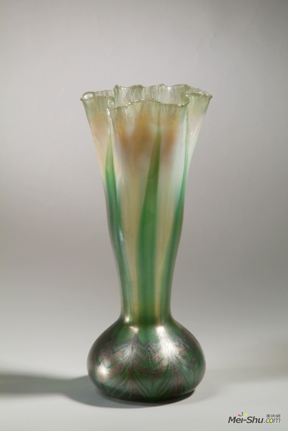 蒂凡尼(Louis Comfort Tiffany)高清作品《花瓶。洋葱》