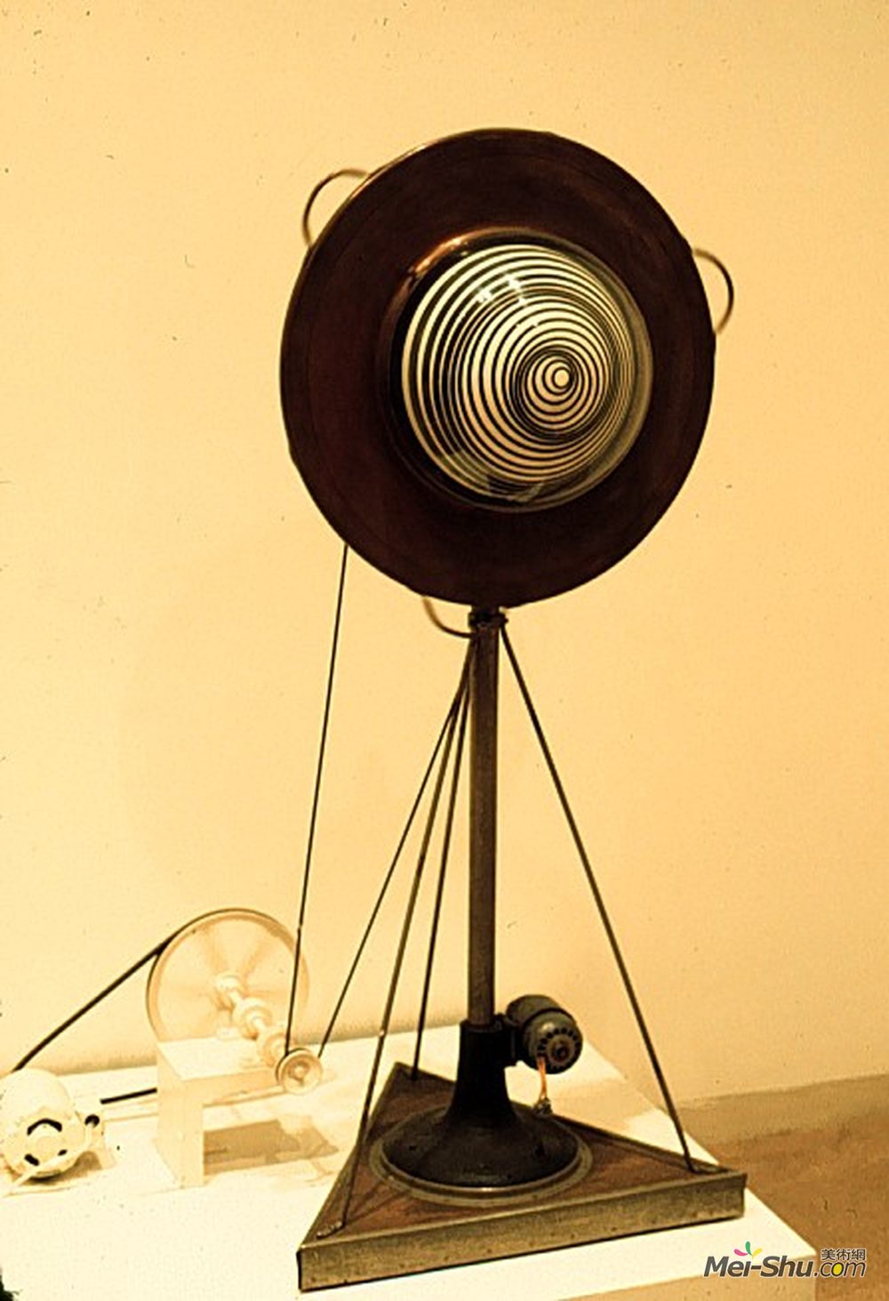 马塞尔·杜尚(Marcel Duchamp)高清作品《旋转磁场》