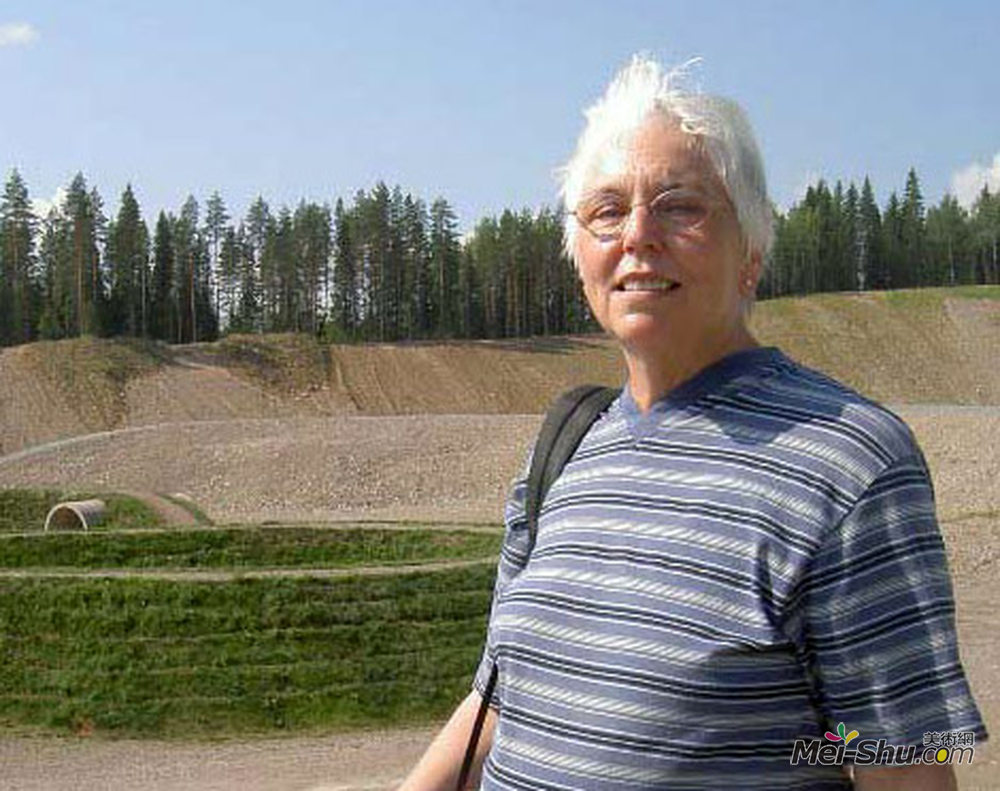 南希霍尔特(Nancy Holt)