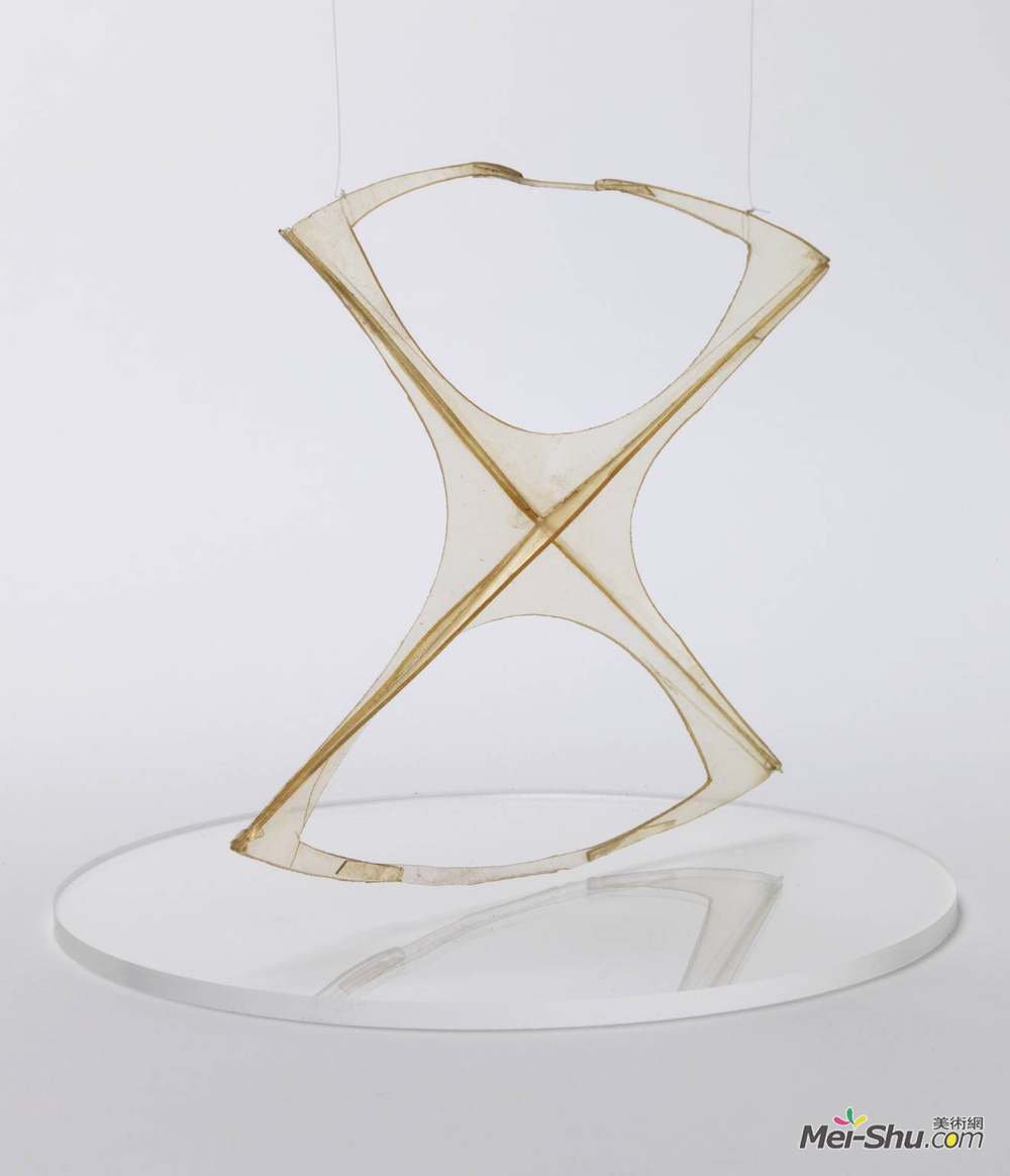 瑙姆·加博(Naum Gabo)高清作品《“扭转”模型》