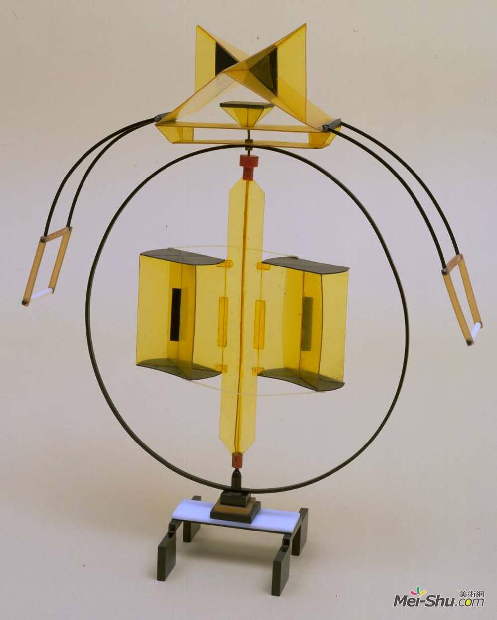 瑙姆·加博(Naum Gabo)高清作品《旋转木马》