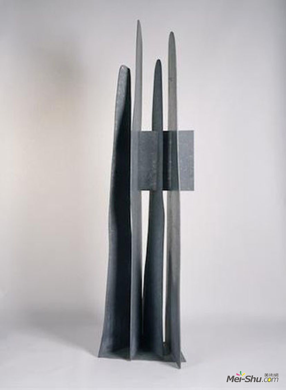 野口勇(Noguchi Isamu)高清作品《雨山》