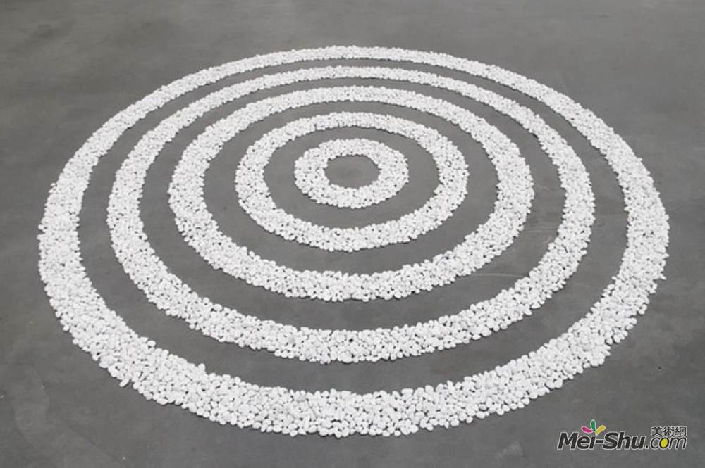 理查德德·隆恩(Richard Long)高清作品《小白卵石圆圈枣》