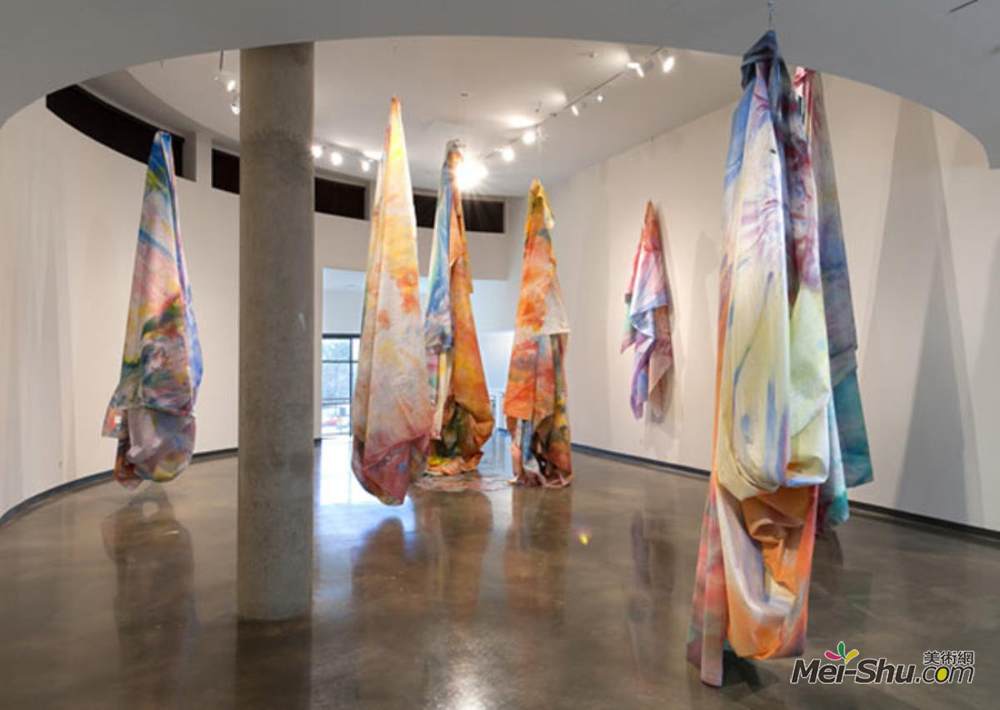 山姆·吉列姆(Sam Gilliam)高清作品《靠近树木》
