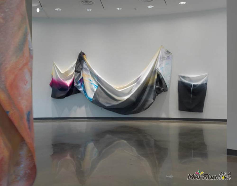 山姆·吉列姆(Sam Gilliam)高清作品《黑色花环》