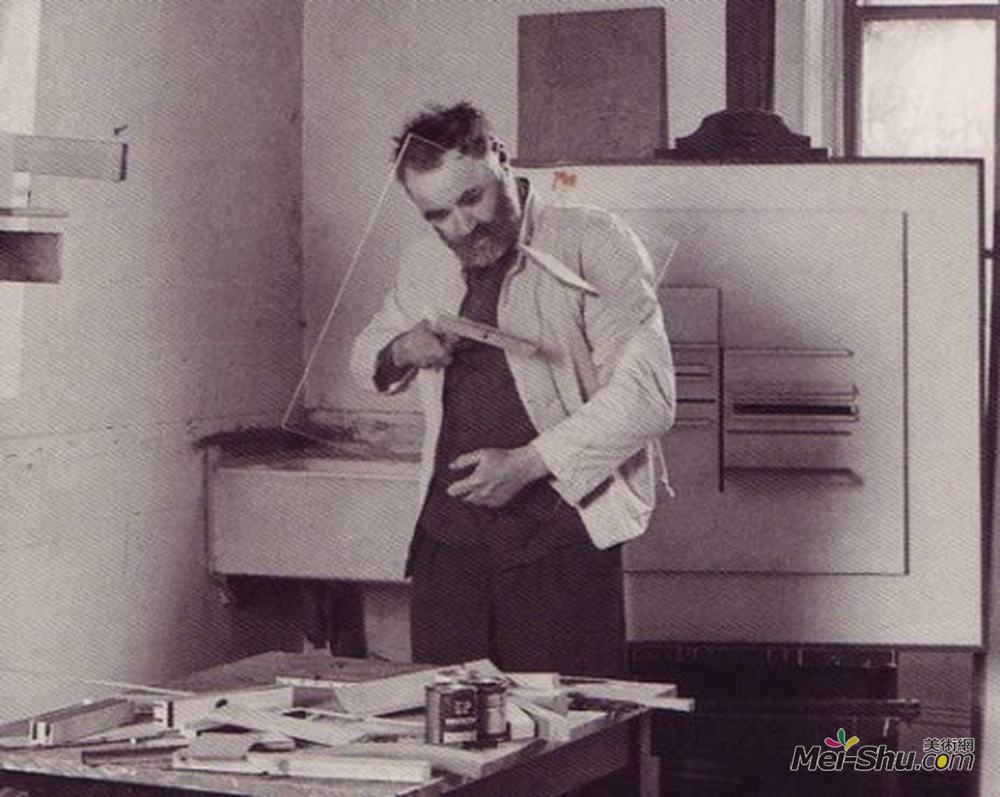 维克多·帕斯莫尔(Victor Pasmore)