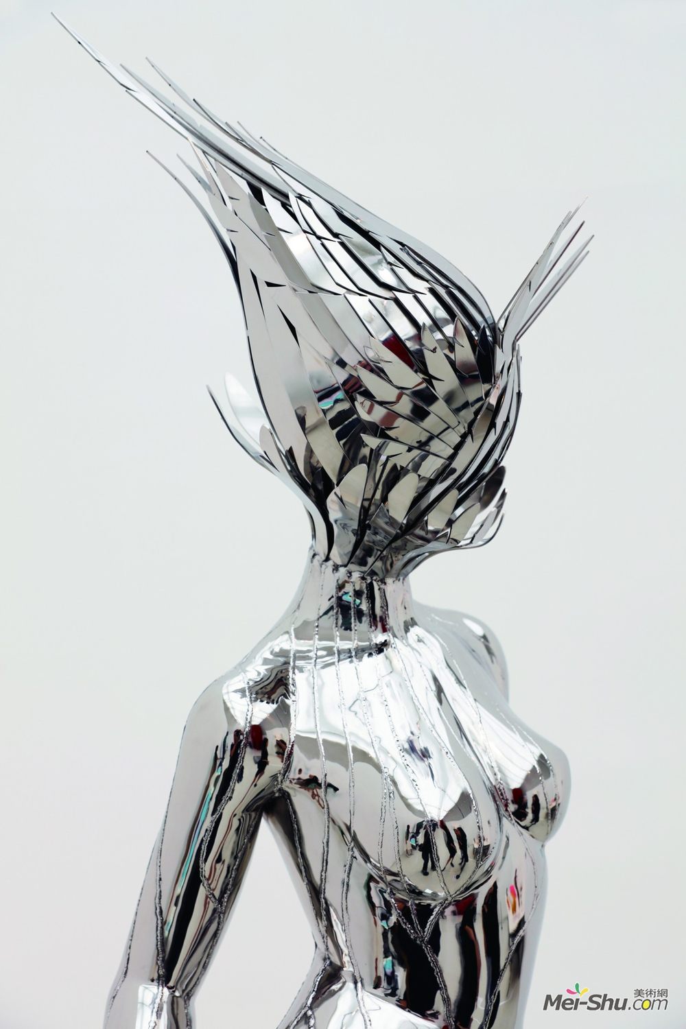 作品名称:muse2 作品分类:雕塑 作品尺寸:45×60×215cm 作品材质