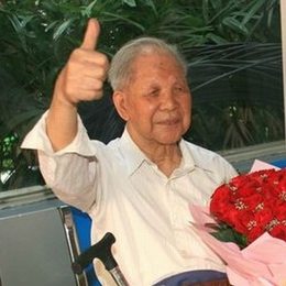 刘侖