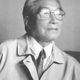高冠华