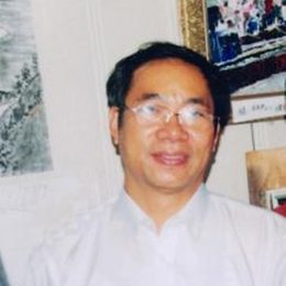 伍启中
