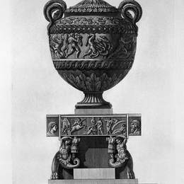 乔瓦尼·巴蒂斯塔·皮拉内西(Giovanni Battista Piranesi)高清作品:Antique vase of marble representing the feats of Hercules, w