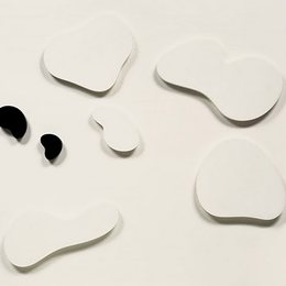 让·阿尔普(Jean Arp)高清作品:Constellation with 5 White Forms &amp;ampamp 2 Black