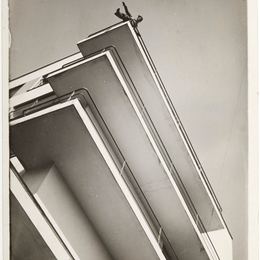 拉兹洛?莫霍利-纳吉(Laszlo Moholy-Nagy)高清作品:Xanti Schawinsky on a Bauhaus balcony