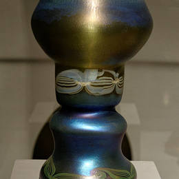 《杯形装饰玻璃》蒂凡尼(Louis Comfort Tiffany)高清作品欣赏
