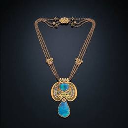 蒂凡尼(Louis Comfort Tiffany)高清作品:Necklace. Black opals, demantoid garnet, sapphire, enamel, g