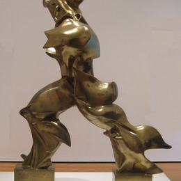 《独特的空间形式的连续性》翁贝托·薄邱尼(Umberto Boccioni)高清作品欣赏