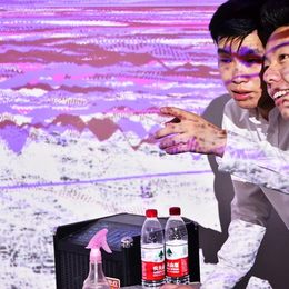 《VISUALMUSIC-电子音乐视觉化互动系统协同创新项目(-胡广鹏-2)》胡广鹏作品